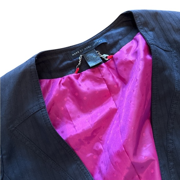 Marc Jacobs Black Fitted Blazer – Size 0 with Satin Pink Lining - Picture 4 of 6